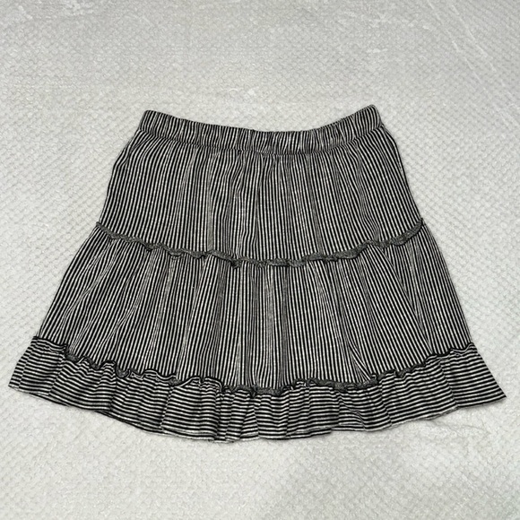 Caution to the Wind Black & White Striped Ruffled Mini Stretch Waist Size Large - Picture 2 of 8